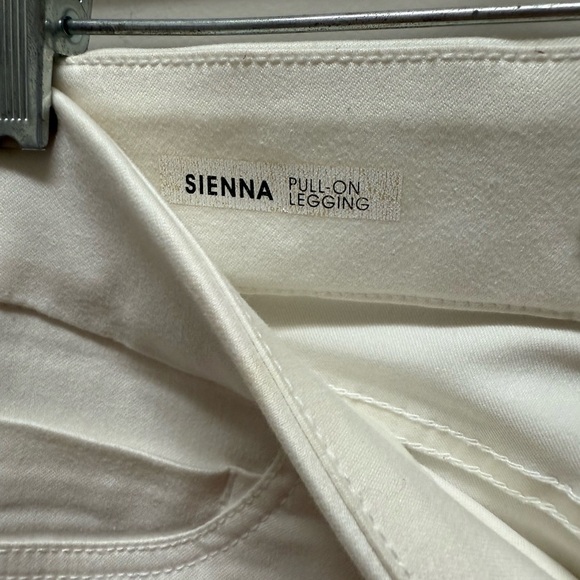 2/$25 Liverpool Jeans Company - White Sienna Pull-On Legging Jeans - Picture 6 of 8